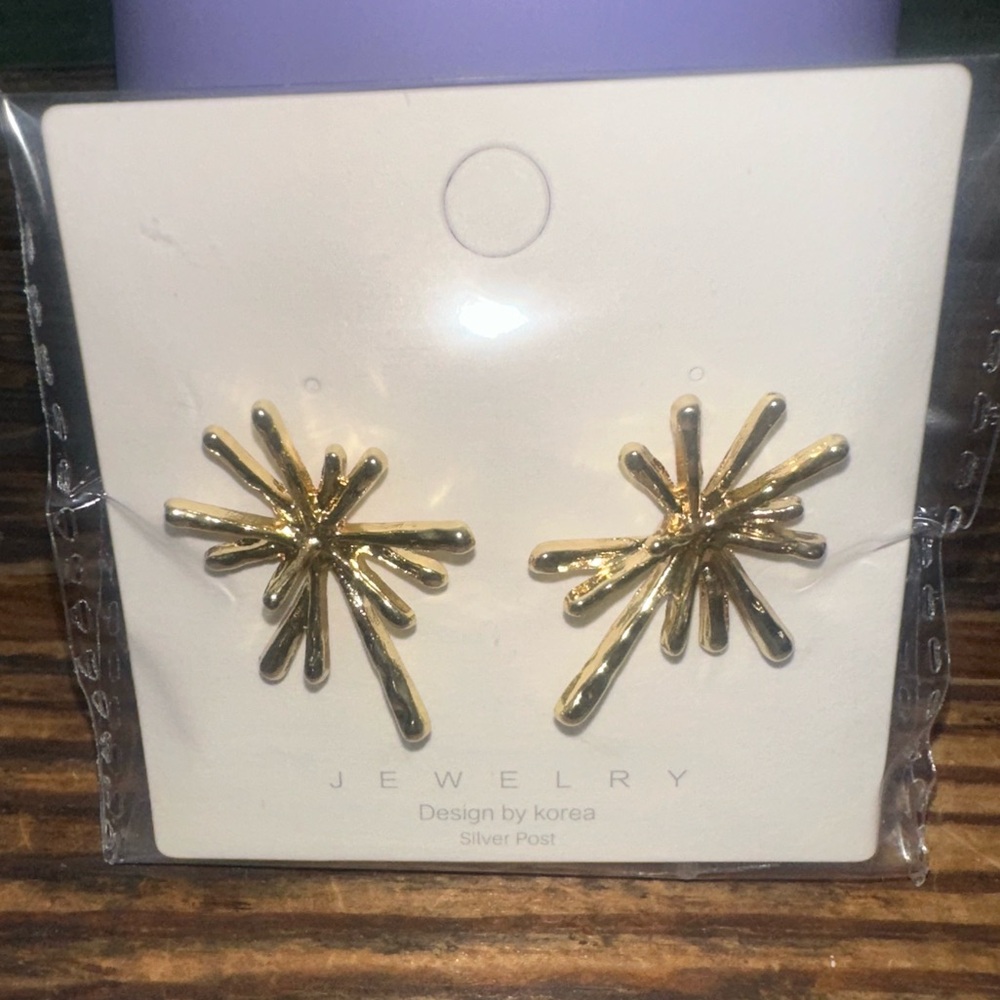 Gold Tone Starburst Earrings With
925 Silver Post ~ NWT - Picture 1 of 5